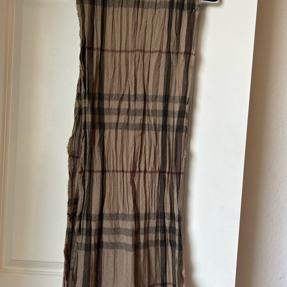 BURBERRY CHECK SCARF 🤩 - Picture 5 of 7